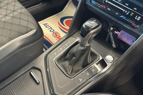 Volkswagen TIGUAN Photo at-de85a81e30d14a72be0b9f84e7ce8335.jpg