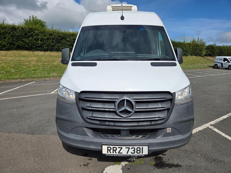 Mercedes-Benz Sprinter Photo at-de89829f58d04c208d1fa836746ea838.jpg