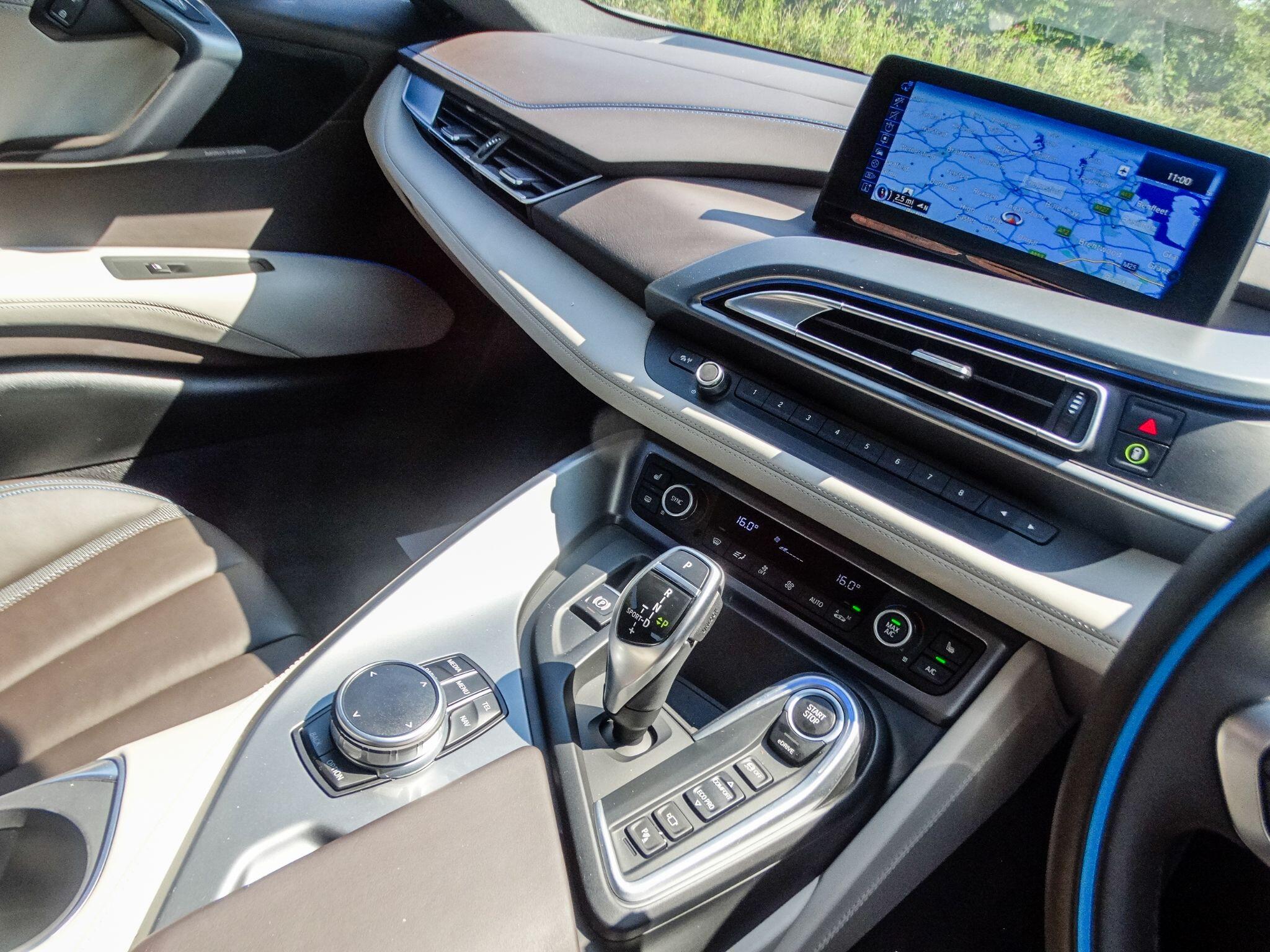BMW i8 1.5 7.1kWh Auto 4WD Euro 6 (s/s) 2dr — photo 10