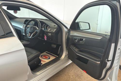 Mercedes-Benz E-CLASS Photo at-dedfff33030c46509005946932f8c657.jpg