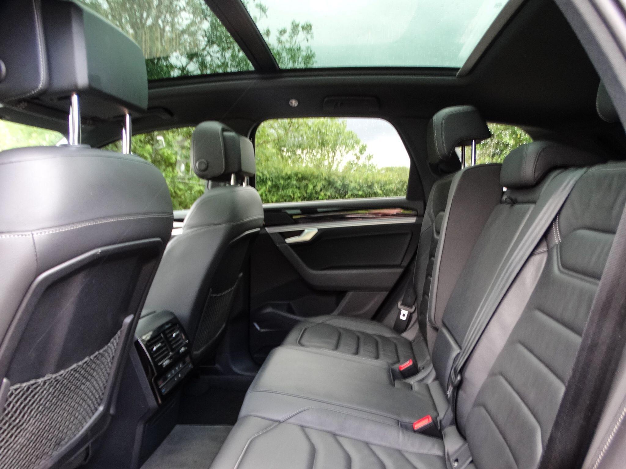 Volkswagen Touareg 3.0 TSI V6 Black Edition Tiptronic 4Motion Euro 6 (s/s) 5dr — photo 13