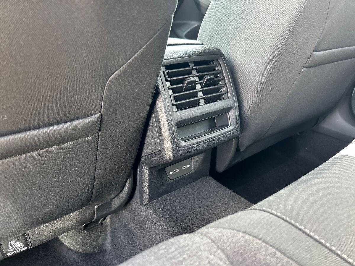 Volkswagen Golf Photo at-df06958eeaee4b90856803954040948c.jpg