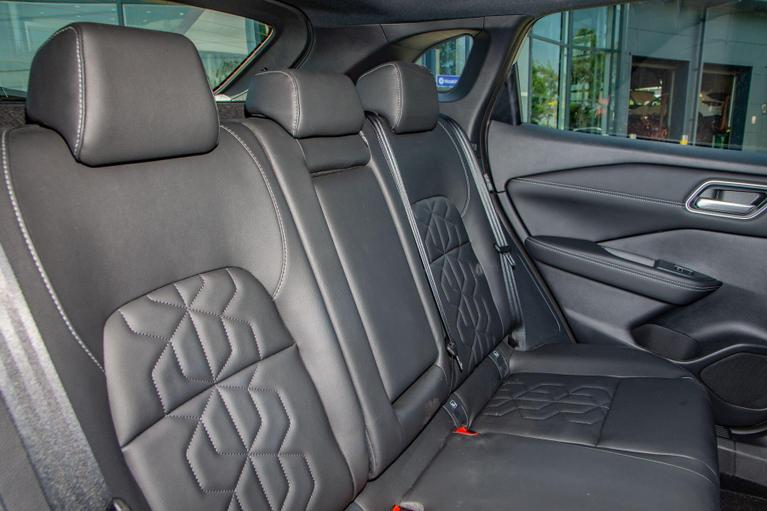 Used Nissan Qashqai OV75AVL 11