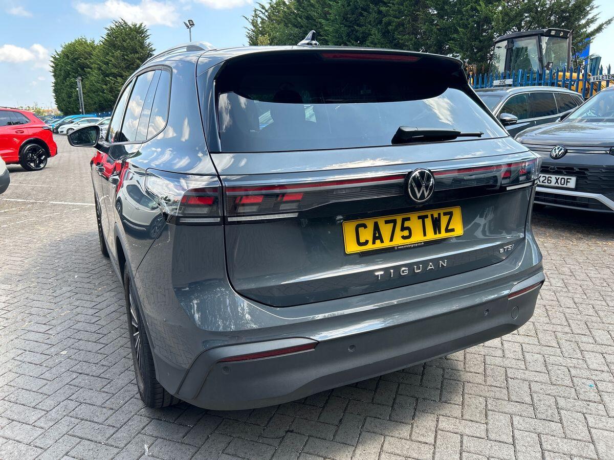 Volkswagen Tiguan Photo at-df17007c417447c391fd048f59b1bbcd.jpg