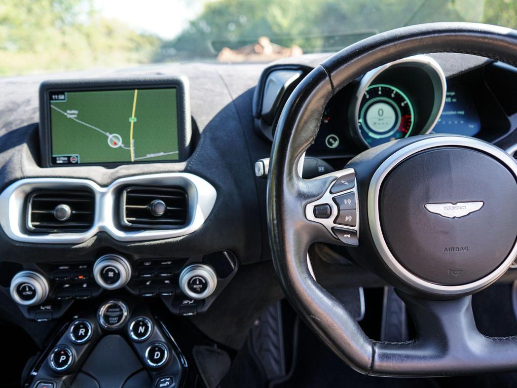 Used Aston Martin Vantage VO07GDG 8