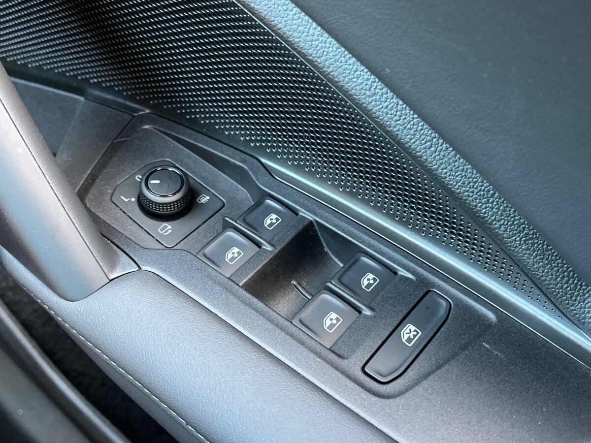 Volkswagen Tiguan Photo at-df35de9f085f494398252c8a53157b59.jpg