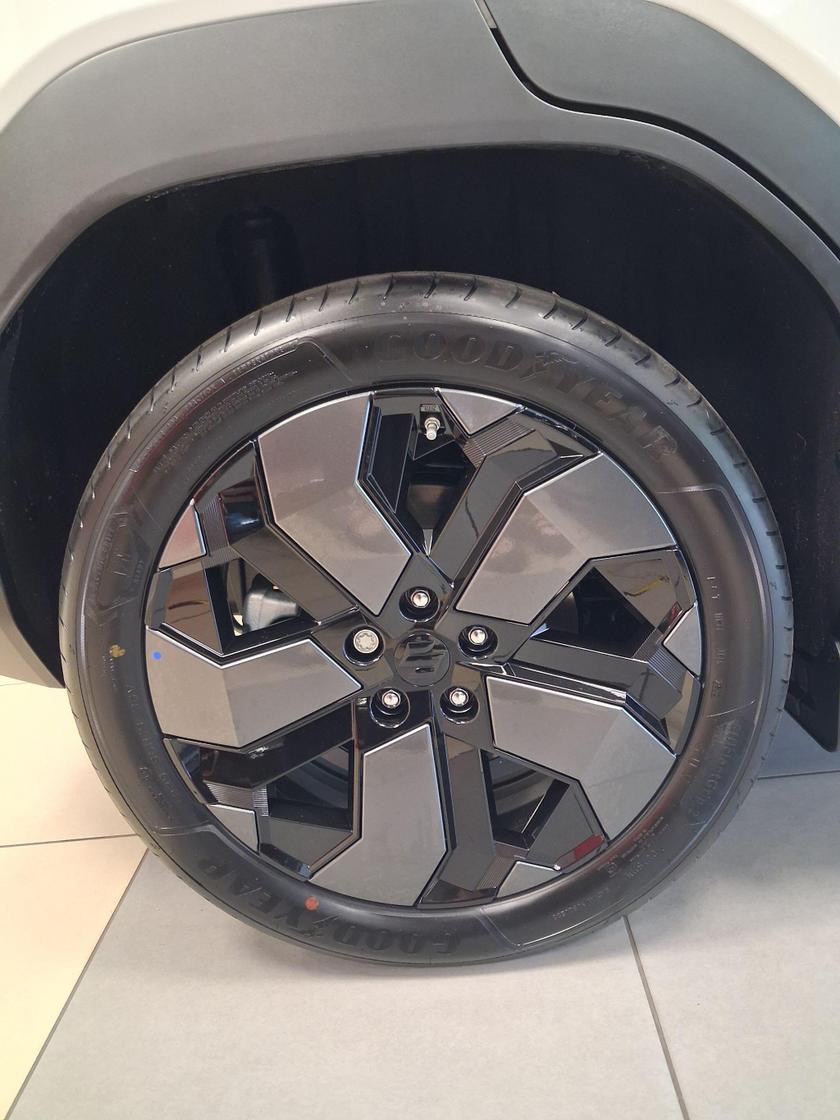 Suzuki e Vitara Photo at-df3c176f521a4de09e2062bfaf2831e2.jpg