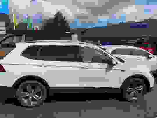 Volkswagen Tiguan Allspace Photo at-df9902894b60418890ac9c81c60c649e.jpg