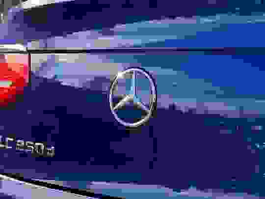 Mercedes-Benz GLC Class Photo at-dfa84b598d0a48089c0d8cd8fb4ea054.jpg