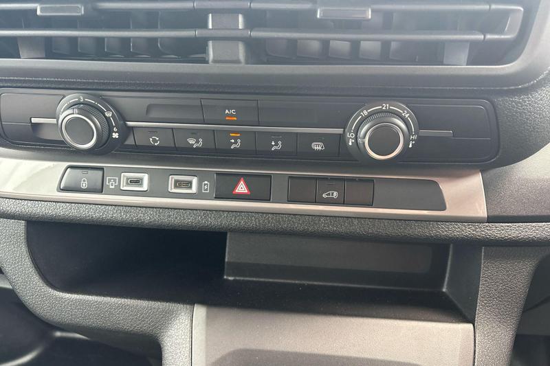 Used Peugeot Expert 202601169196842 11