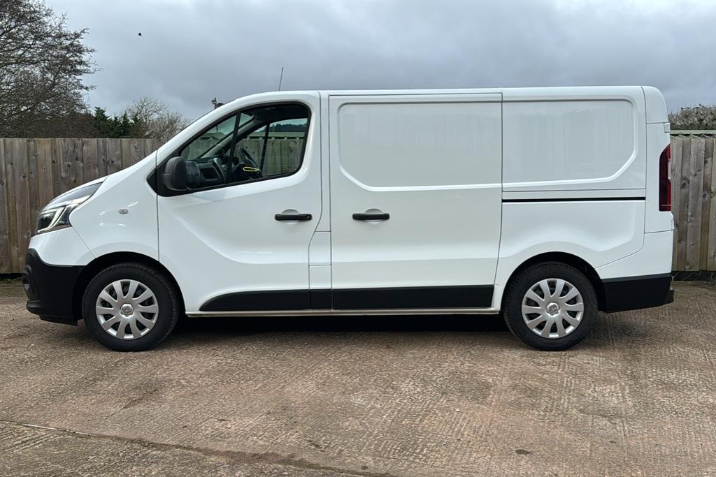 Renault store trafic white