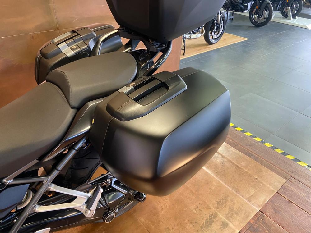 BMW R 1200 R Photo at-e087fdefe57948f9b7a97b63155ff148.jpg