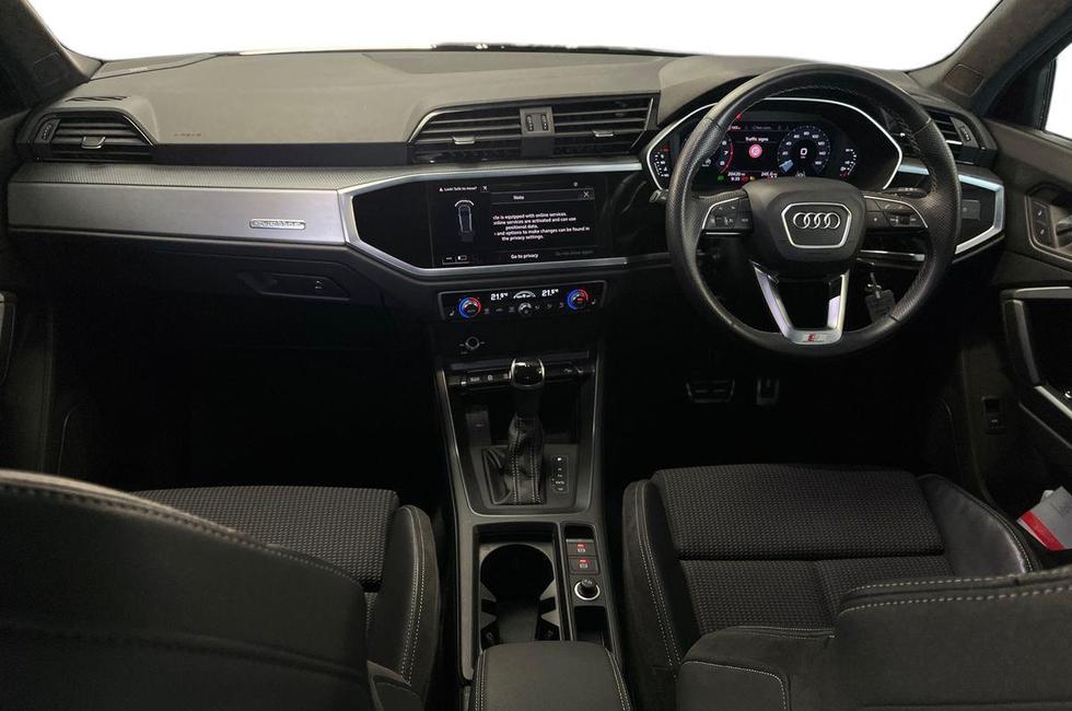 Audi Q3 Photo at-e0d6521efc454d188ff743f3c342a9b2.jpg