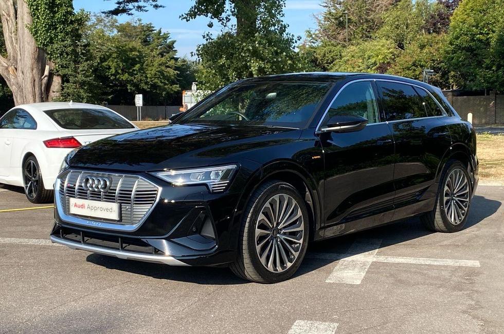 Audi e-tron Photo at-e0da0f869d0f45019297356205bae77f.jpg