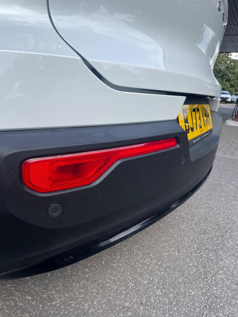 Used Volvo XC40 BJ73VMH 26