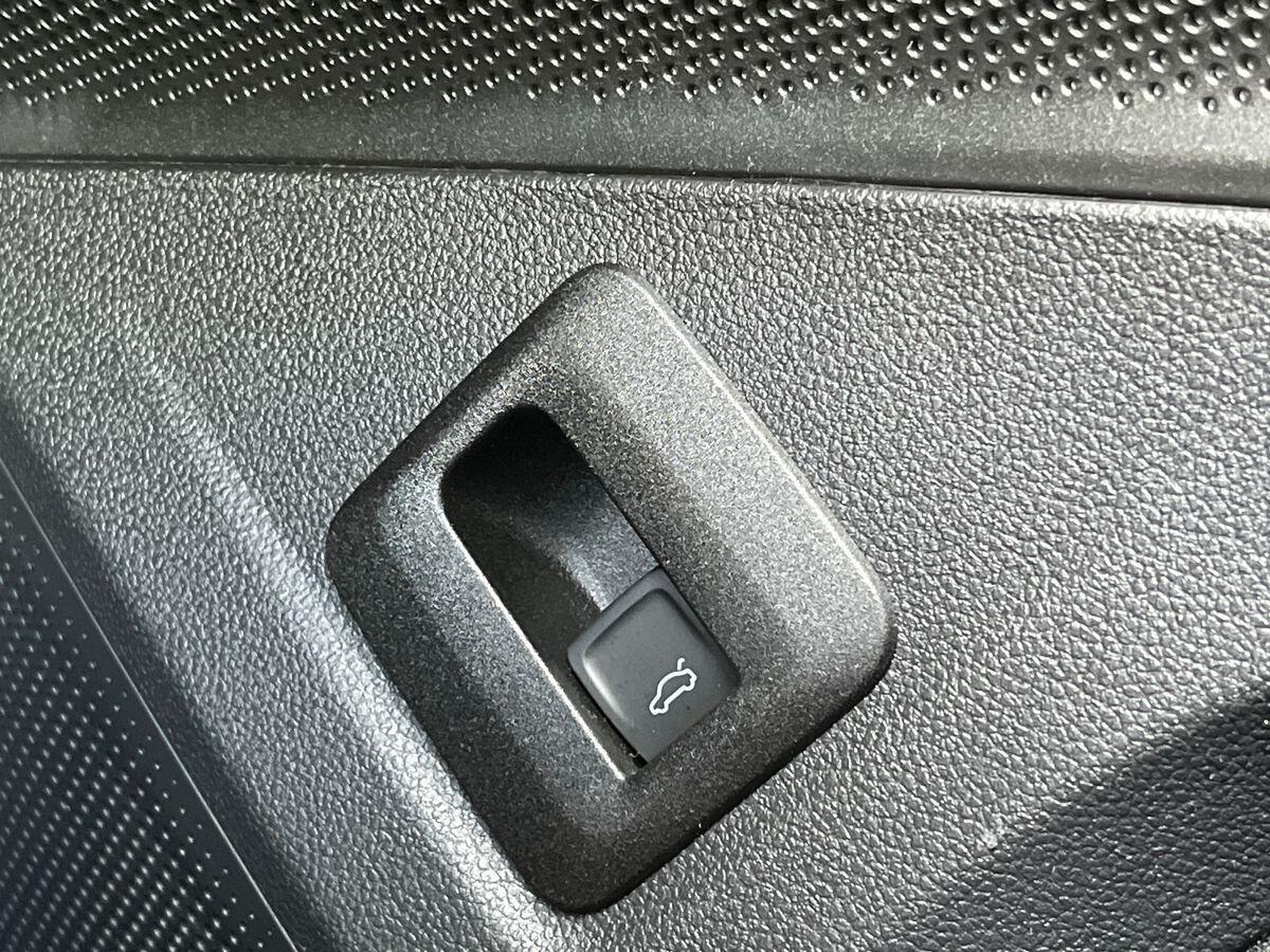 Volkswagen Tiguan Photo at-e12da37f15184277881b5a28071c7daf.jpg