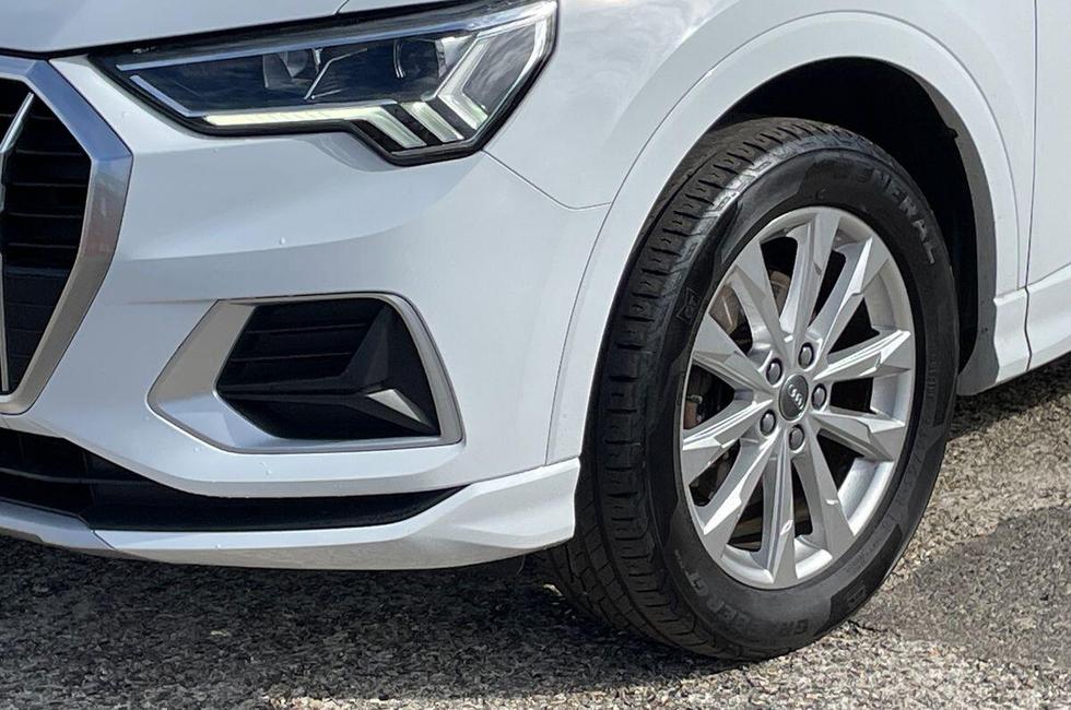Audi Q3 Photo at-e14c6e76bc8a4566a3372a8d0f6762f8.jpg