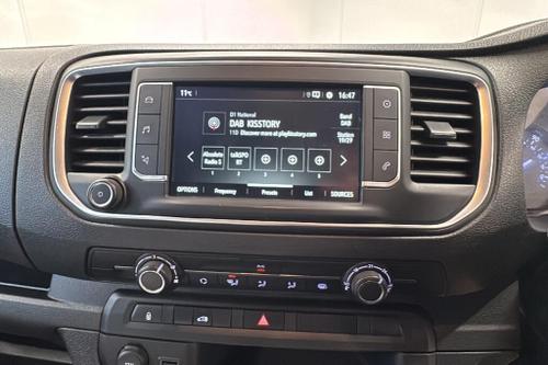 Vauxhall VIVARO Photo at-e1826c66e9ce47e98930210b38789a9f.jpg