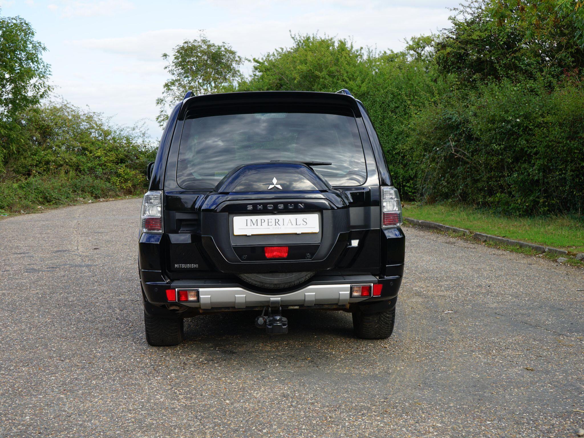 Mitsubishi Shogun 3.2 DI-DC SG3 SUV 5dr Diesel Auto 4WD Euro 6 LWB (187 ps) — photo 11