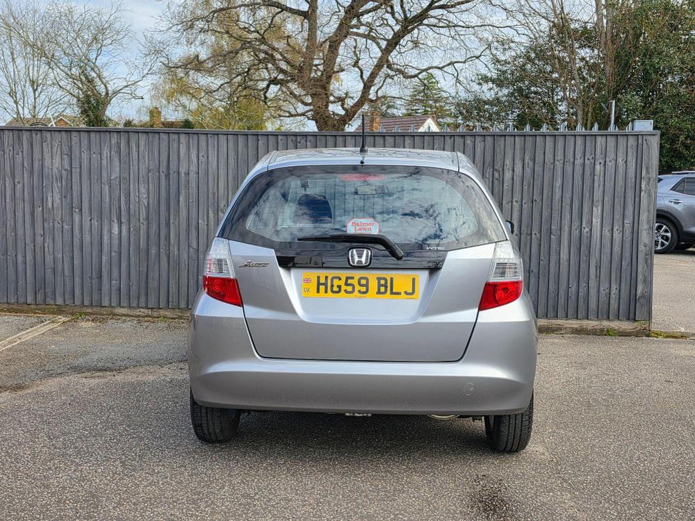Honda Jazz Photo at-e1ad9cec98f24282b813a060a18bece8.jpg