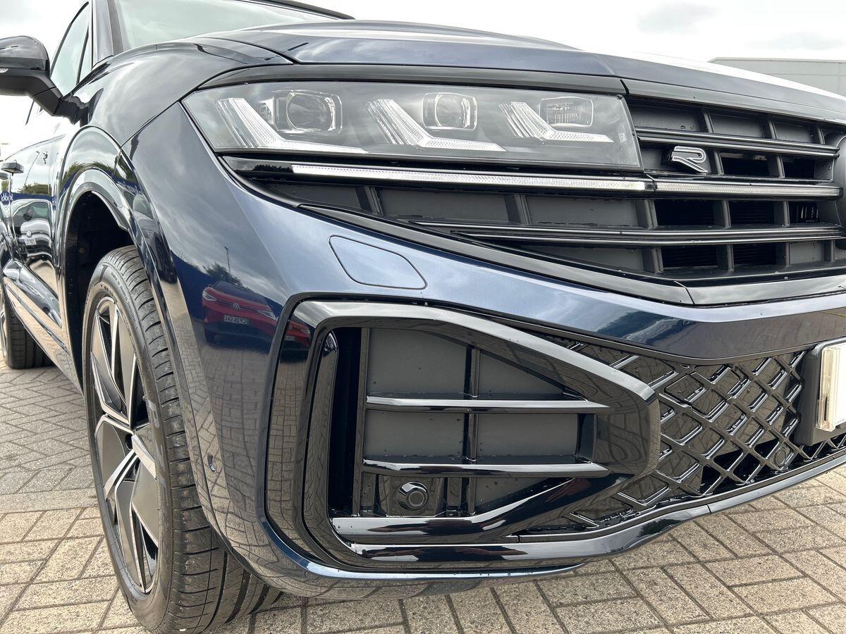 Volkswagen Touareg Photo at-e1eacba3ec5b40b1bc9eec92c4ca0791.jpg