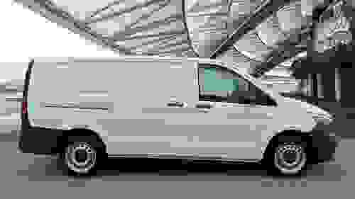 Mercedes-Benz Vito Photo at-e21510e66a2f48c99cee9b2b05a1655a.jpg