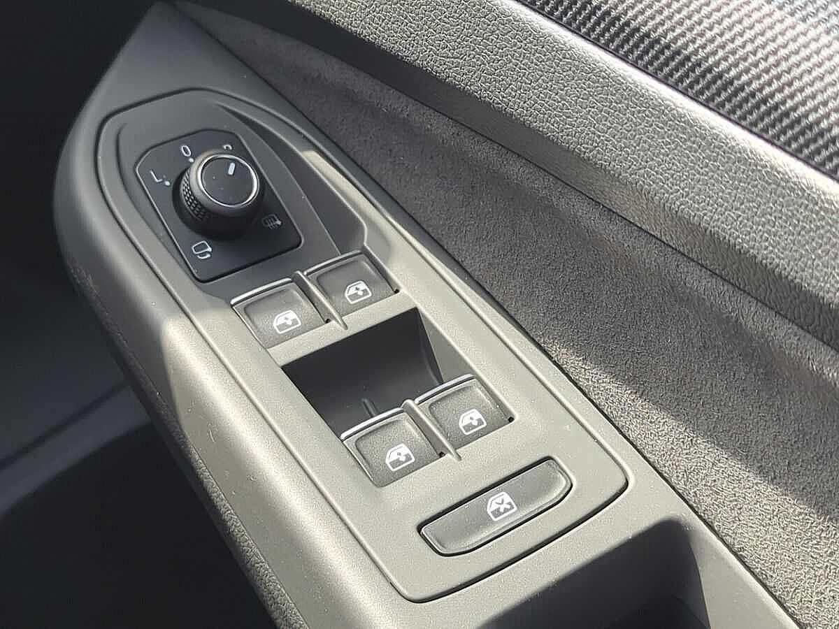 Volkswagen Golf Photo at-e2172567f87c4281add82de7814b4cde.jpg