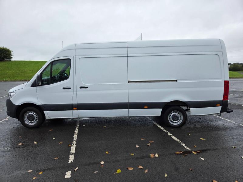 Mercedes-Benz Sprinter Photo at-e24f2f3abcdc40439a0f71916beaf8eb.jpg