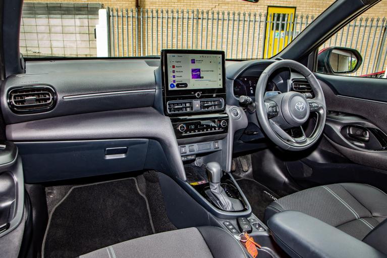 Used Toyota Yaris Cross WP26OAH 14