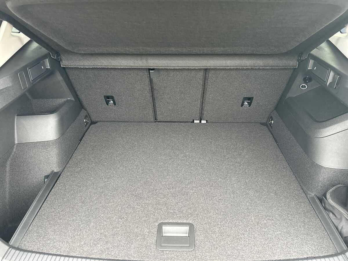 Volkswagen Tiguan Photo at-e2a606c305b449db941563ab220c99cb.jpg