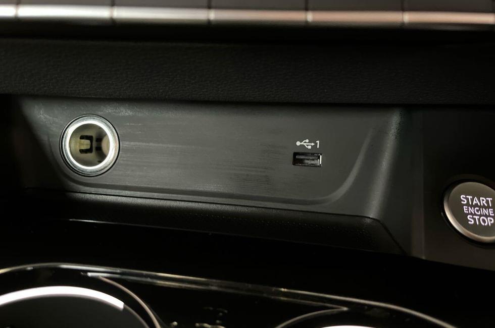Audi A4 Photo at-e2adb16ff401451fbdf3d063f59fb95a.jpg