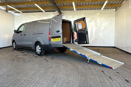 Vauxhall VIVARO Photo at-e2b16748dfa14c14912a486173cef1ad.jpg