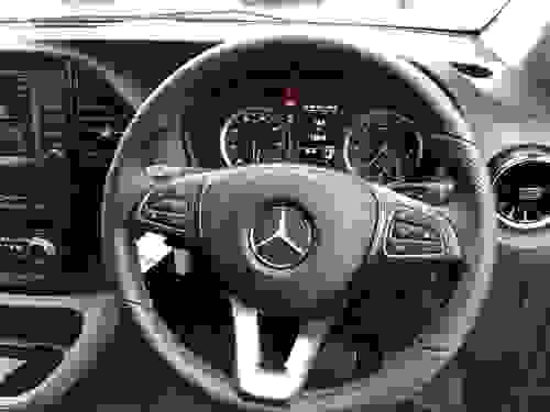 Mercedes-Benz Vito Photo at-e2ccc0b0891546bdb2d0b3a66dd74548.jpg