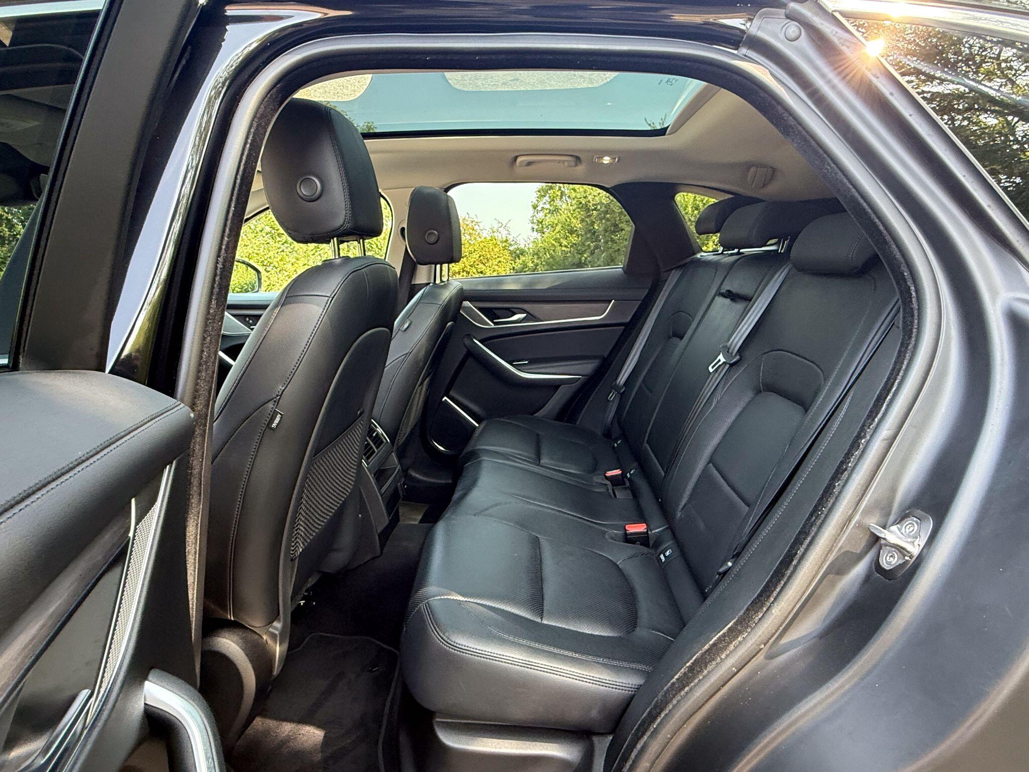 Jaguar F-PACE 2.0 D200 MHEV S Auto AWD Euro 6 (s/s) 5dr — photo 12