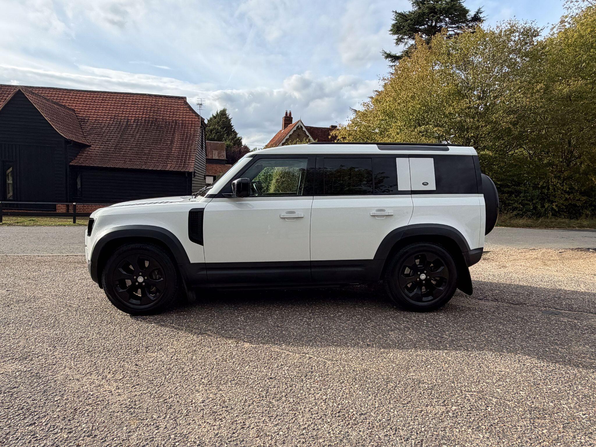 Land Rover Defender 110 2.0 SD4 HSE Auto 4WD Euro 6 (s/s) 5dr — photo 2