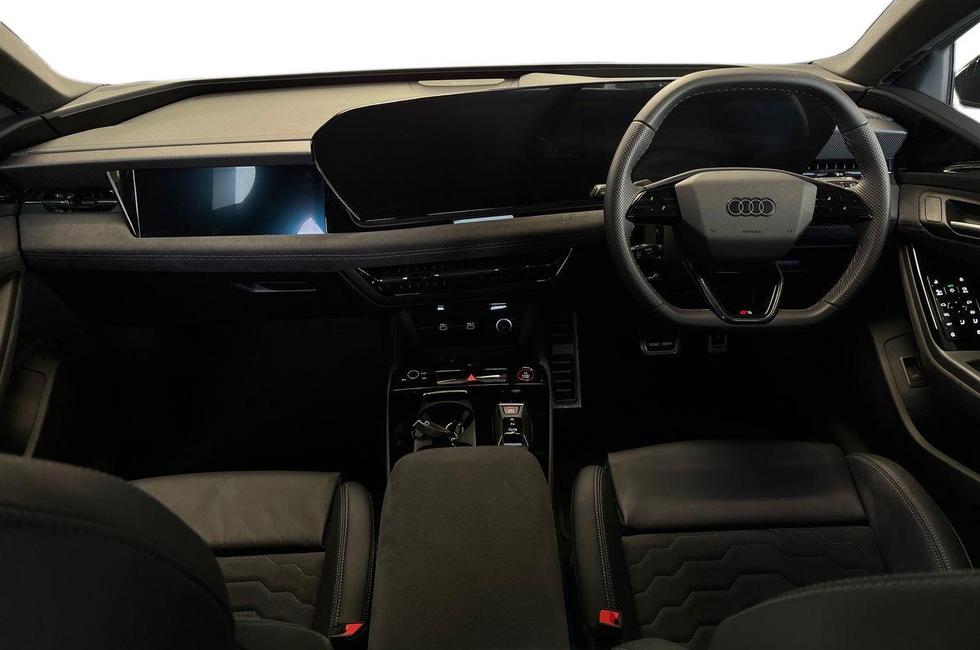 Audi A6 e-tron Avant Photo at-e33b840a7bc5469195725955f9c64b82.jpg