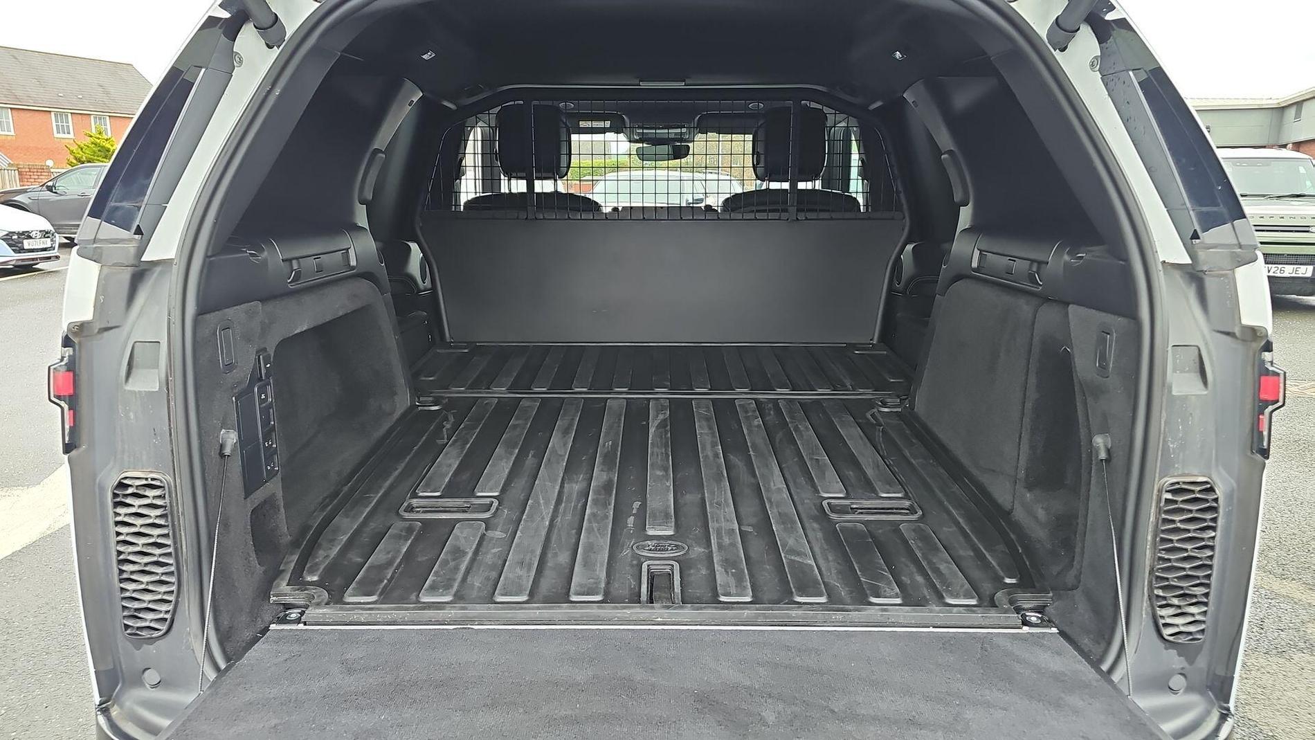 Land Rover Discovery Photo at-e3569d48b79a4d53915b4842a8831ae2.jpg