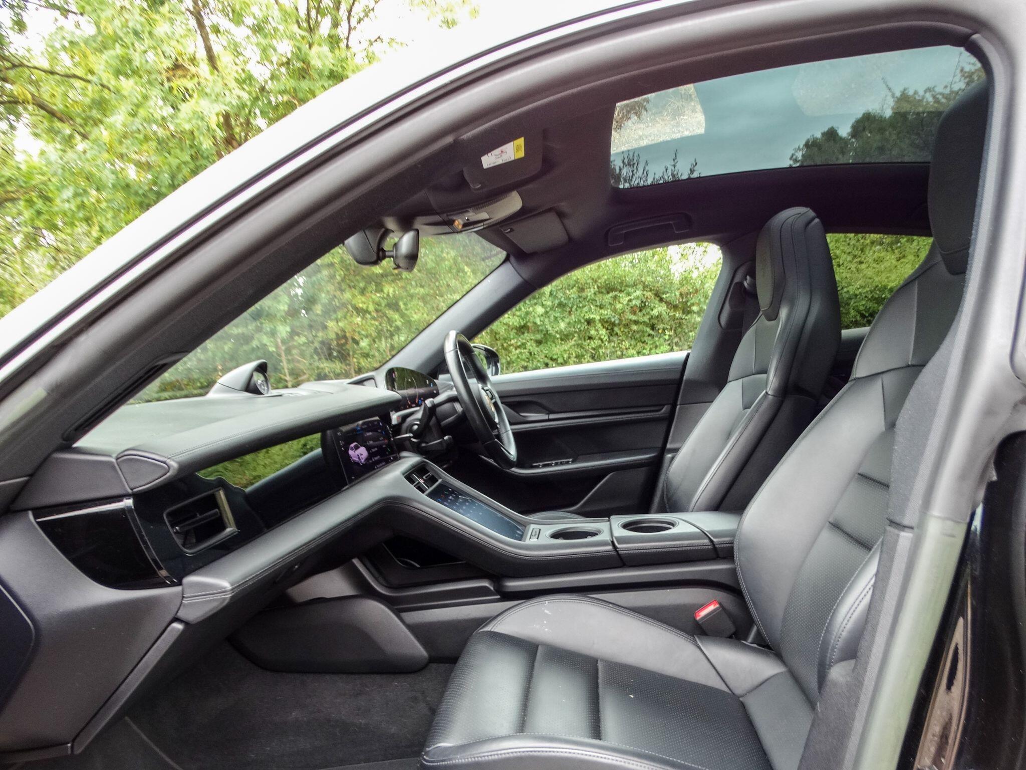 Porsche Taycan Performance Plus 93.4kWh 4S Auto 4WD 4dr (11kW Charger) — photo 3