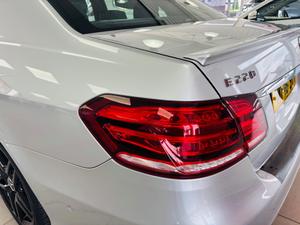 Mercedes-Benz E Class Photo 17
