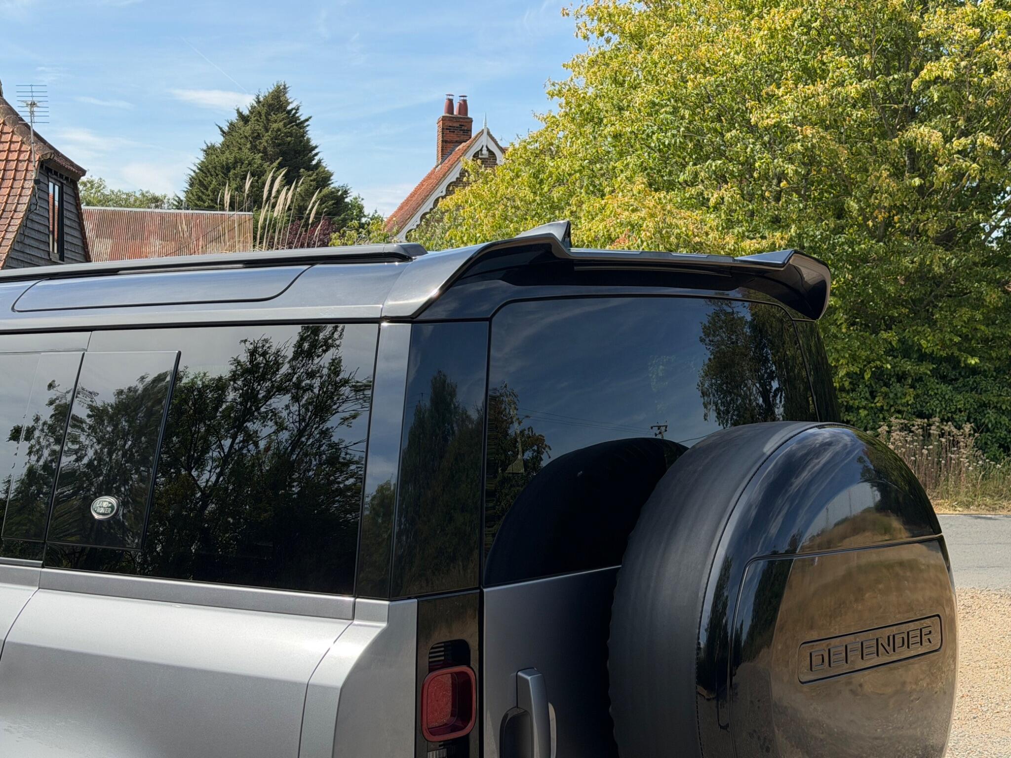 Land Rover Defender 110 3.0 D250 MHEV X-Dynamic HSE SUV 5dr Diesel Auto 4WD Euro 6 (s/s) (250 ps) — photo 15