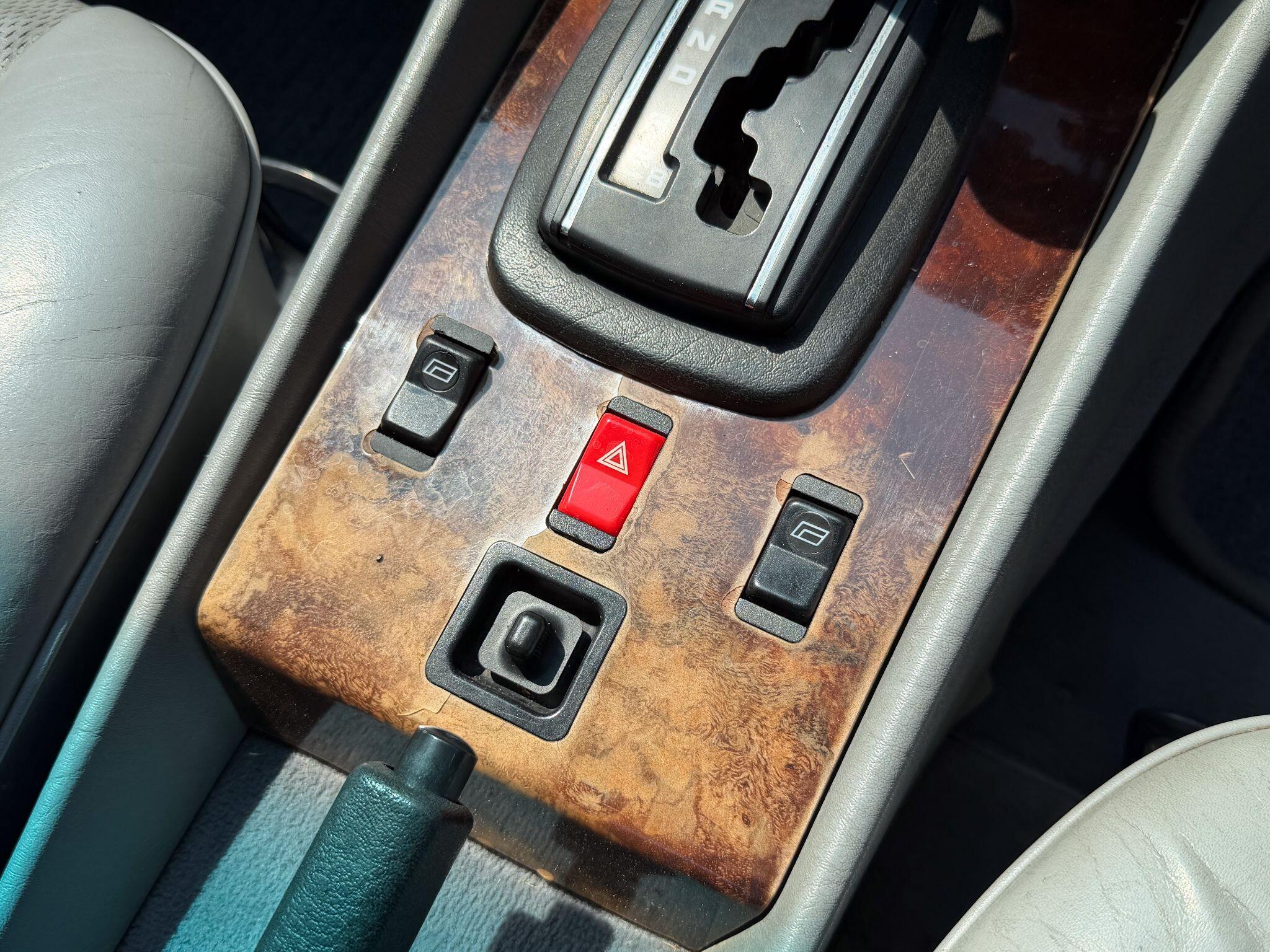 Mercedes-Benz 380 3.8 SL 2dr — photo 18