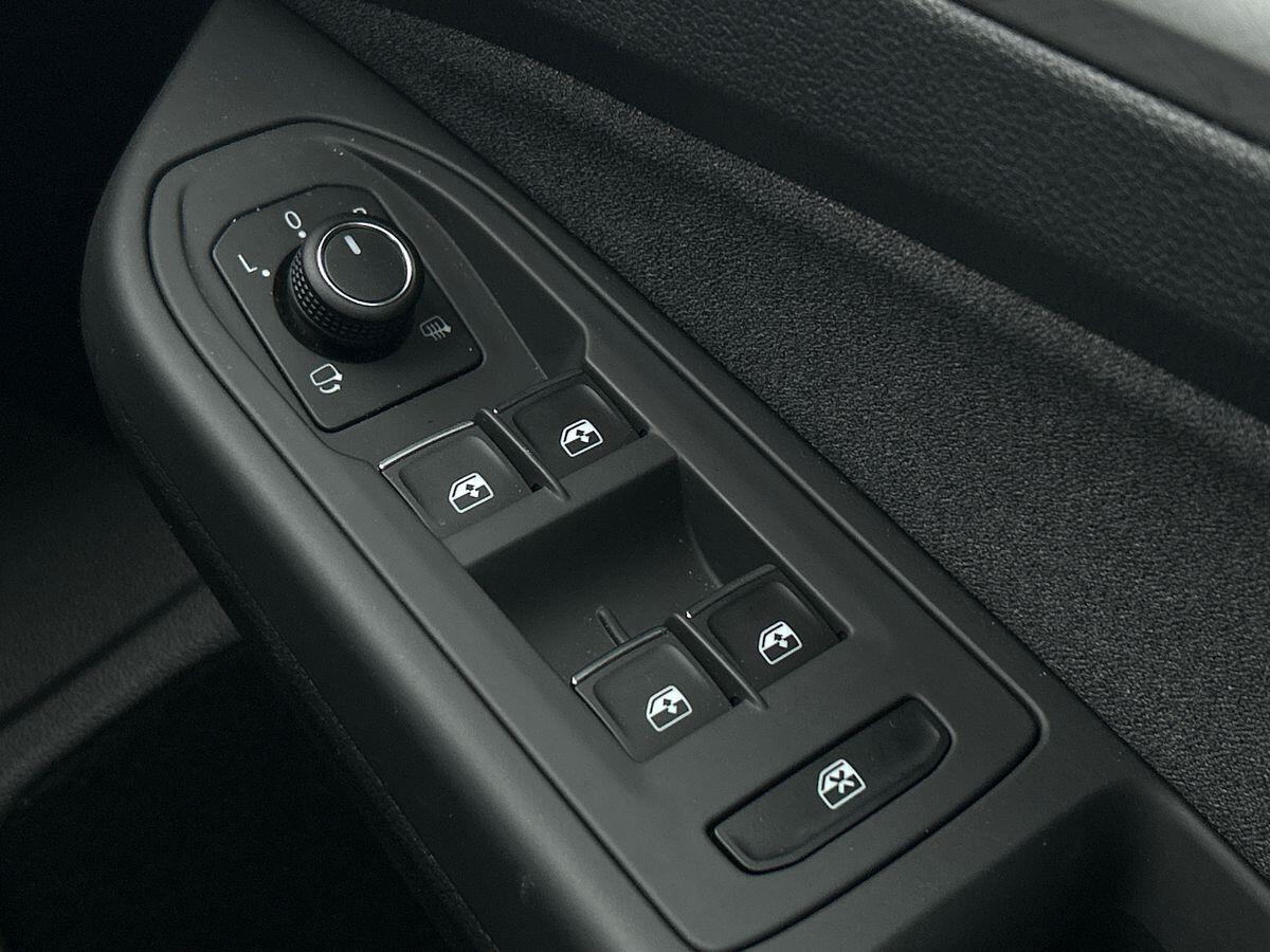 Volkswagen Golf Photo at-e3fff24517a449fe9915e8756fbe1324.jpg