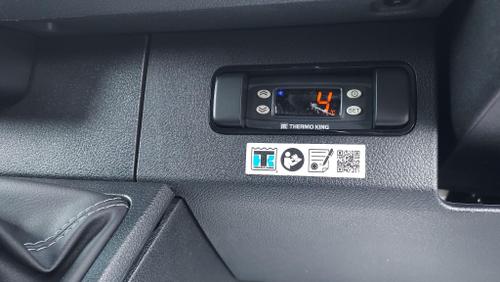 Mercedes-Benz Sprinter Photo at-e402baaad83d415c84858fcea8dab952.jpg