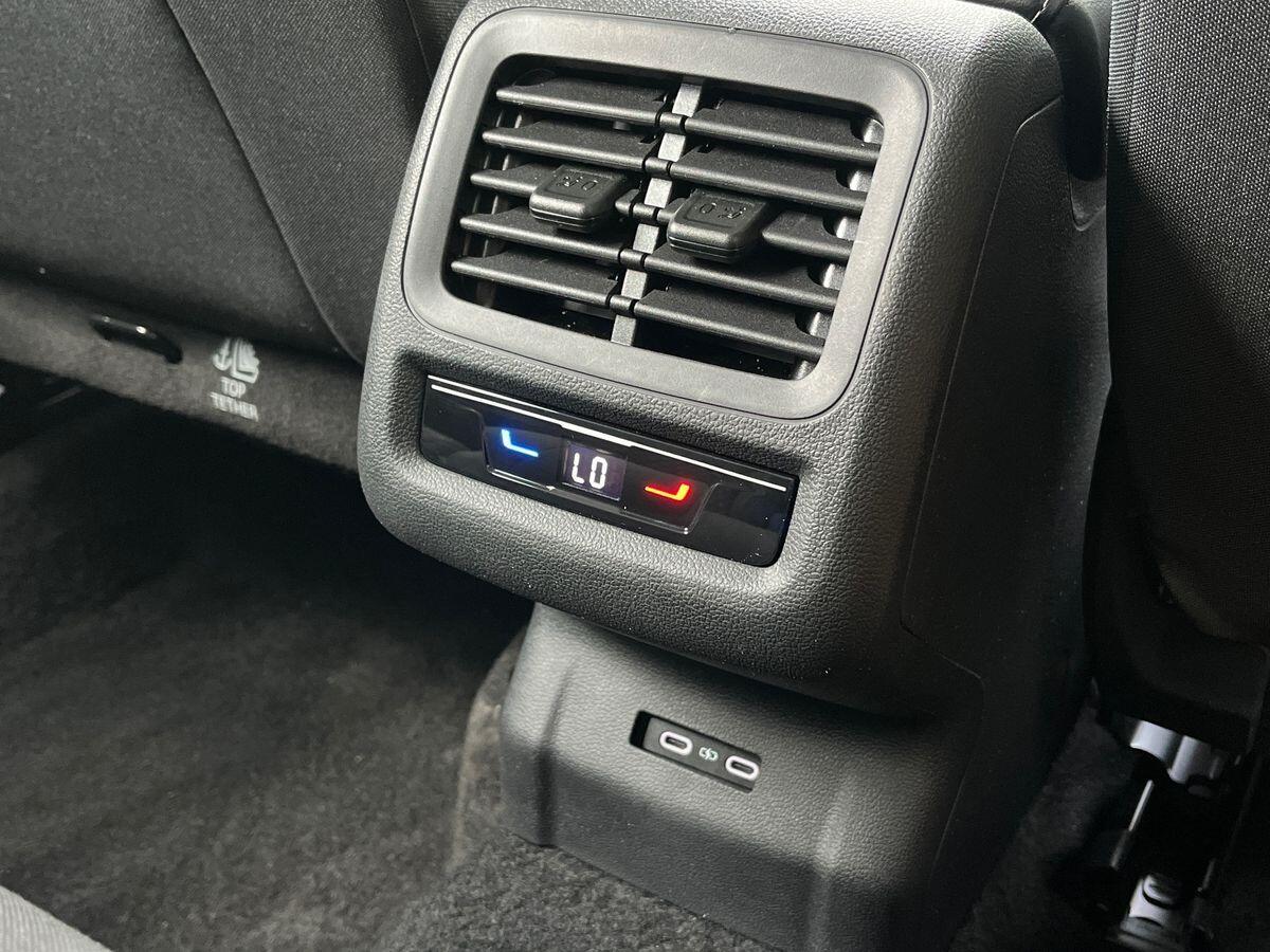 Volkswagen T-Roc Photo at-e421ec05818545879b0d384ee3f9395c.jpg