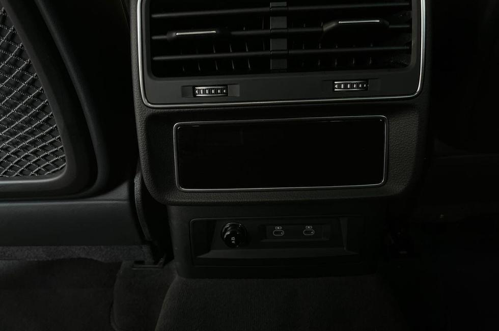 Audi Q8 Photo at-e44bad0431ce4e76be563d6a951c27b8.jpg