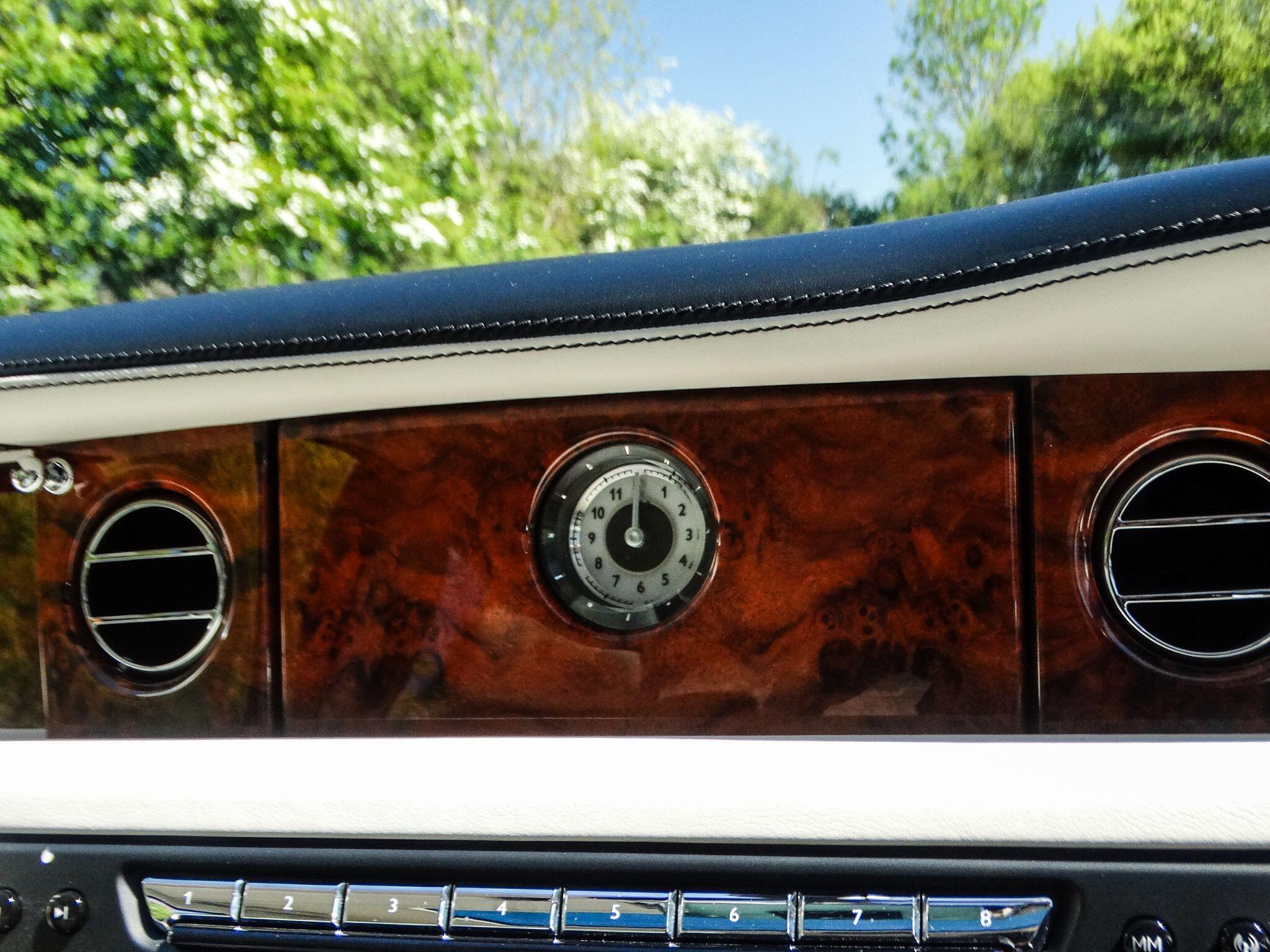 Rolls-Royce Phantom 6.7 V12 Saloon 4dr Petrol Auto Euro 5 (453 bhp) — photo 27