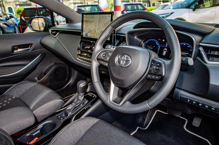 Used Toyota Corolla FL75SRU 24