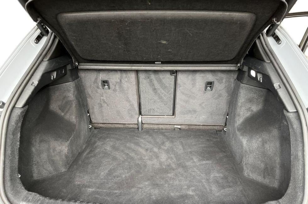 Audi Q4 Photo at-e4c06fac8edb4908bb8111647a45d2a1.jpg