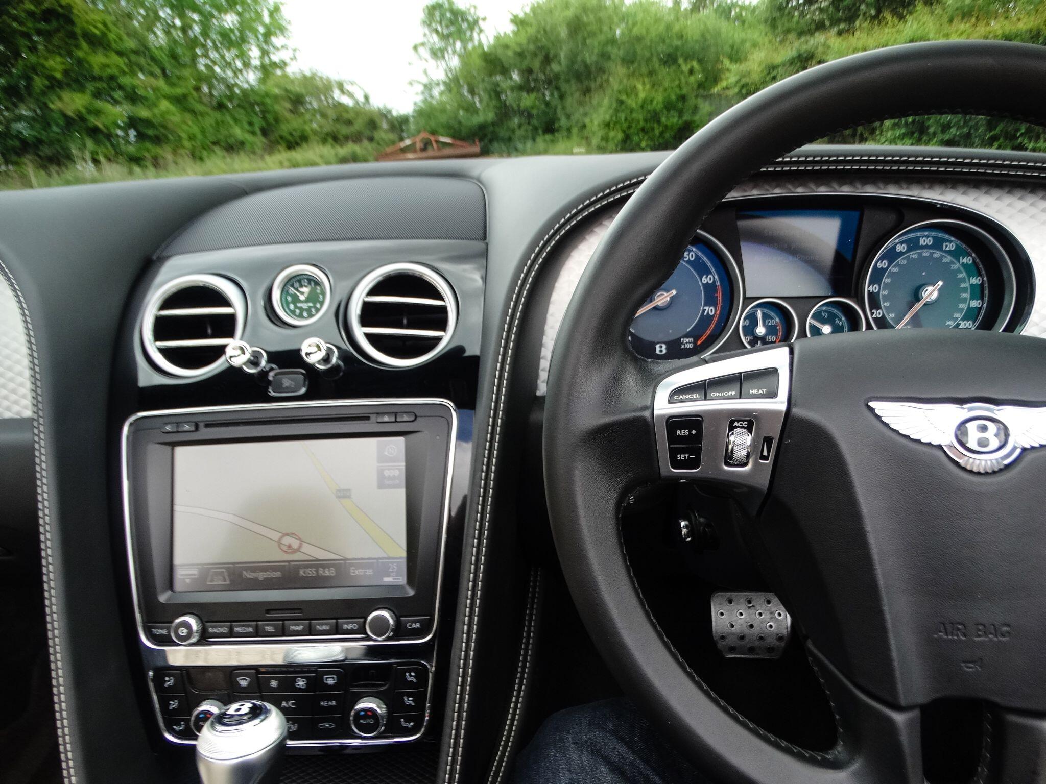 Bentley Continental 6.0 FlexFuel GTC Convertible 2dr Bi Fuel Auto 6Spd 4WD Euro 5 (575 ps) — photo 8