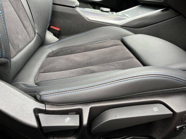 BMW 3 Series Photo at-e51cddb3d6c64897af7f052fef8665b4.jpg